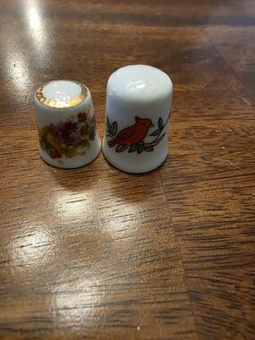 Source Unknown Porcelain Thimbles - White with Red and Gold Accents
